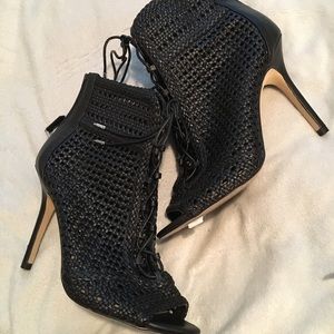 Very cute and stylish black Sam Edelman lace up heel’s